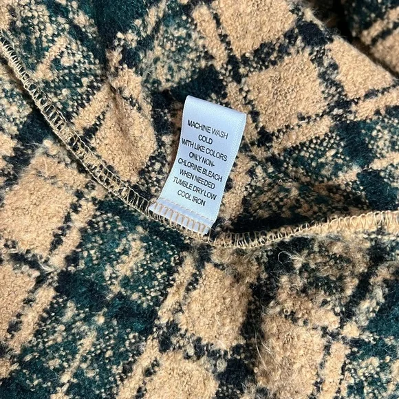 Pacsun Wooly Plaid Oversized Shacket size medium - Picture 7 of 7